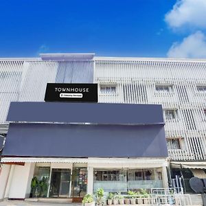 Super Townhouse Khar The Habitat